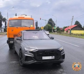 Столкновение КАМАЗа и Audi на трассе М-10: пострадавшая женщина