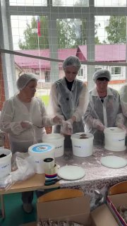 Волонтёры из Матвеевского помогают бойцам СВО, готовя супы